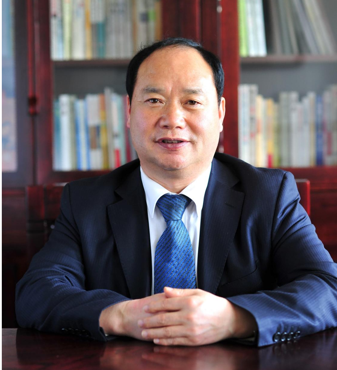 校长照片 (2)(1).png